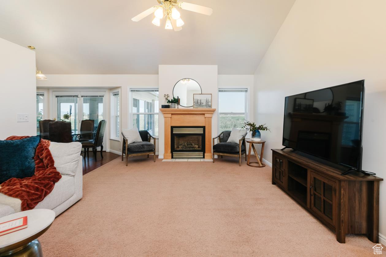 COUNTRY CLUB ESTATES - Residential