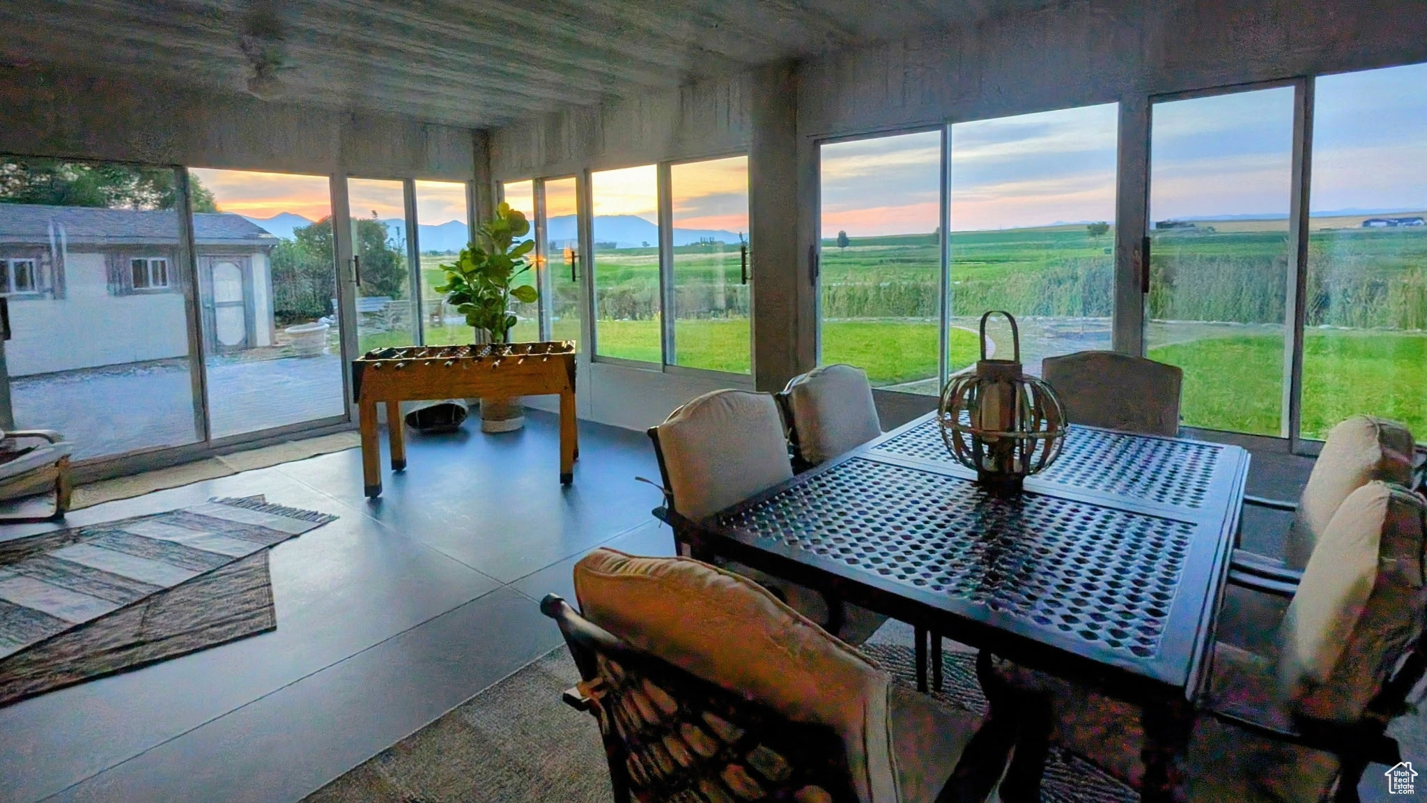 COUNTRY CLUB ESTATES - Residential