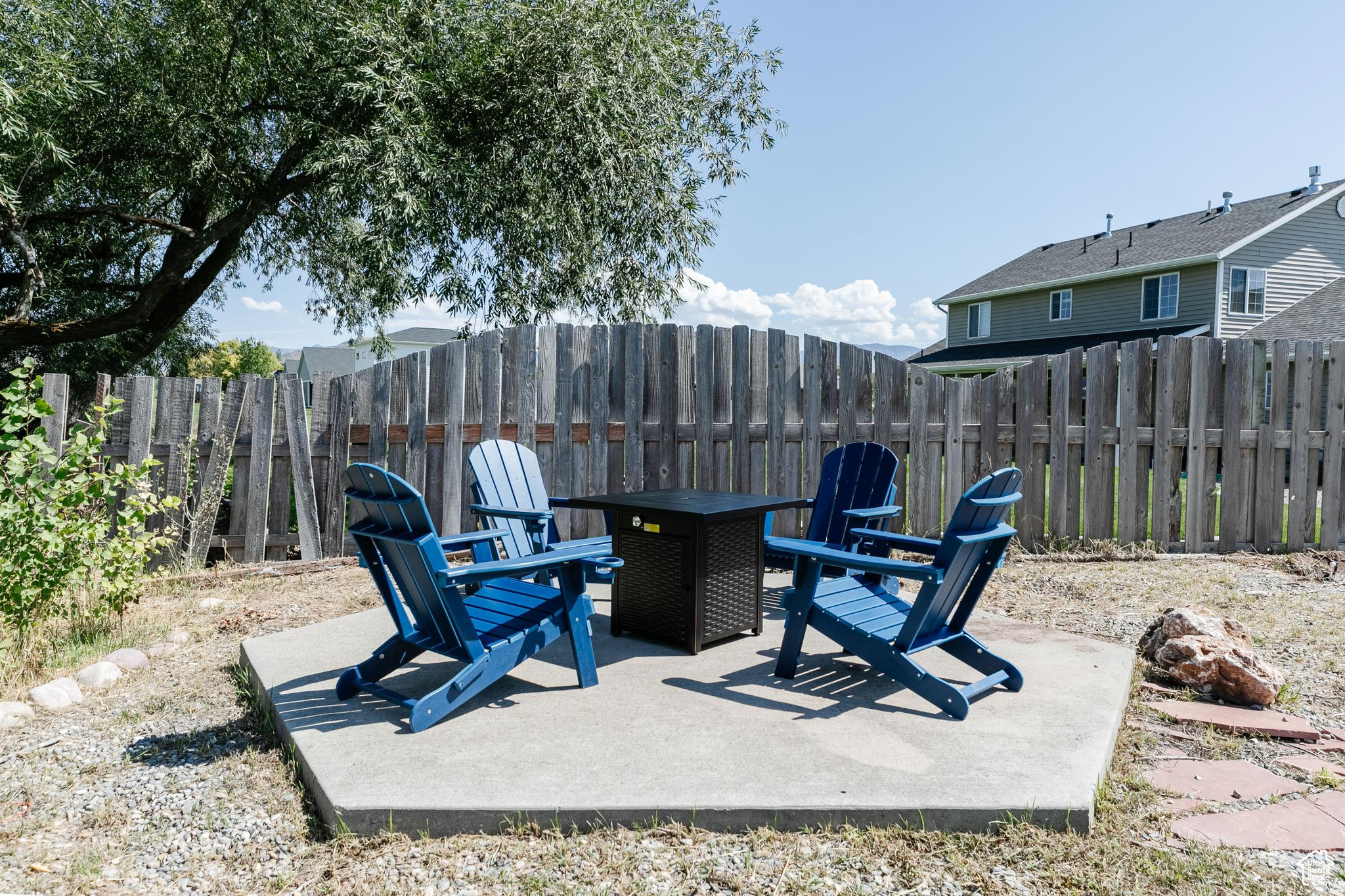 COUNTRY CLUB ESTATES - Residential