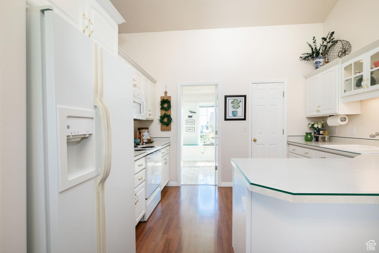 COUNTRY CLUB ESTATES - Residential