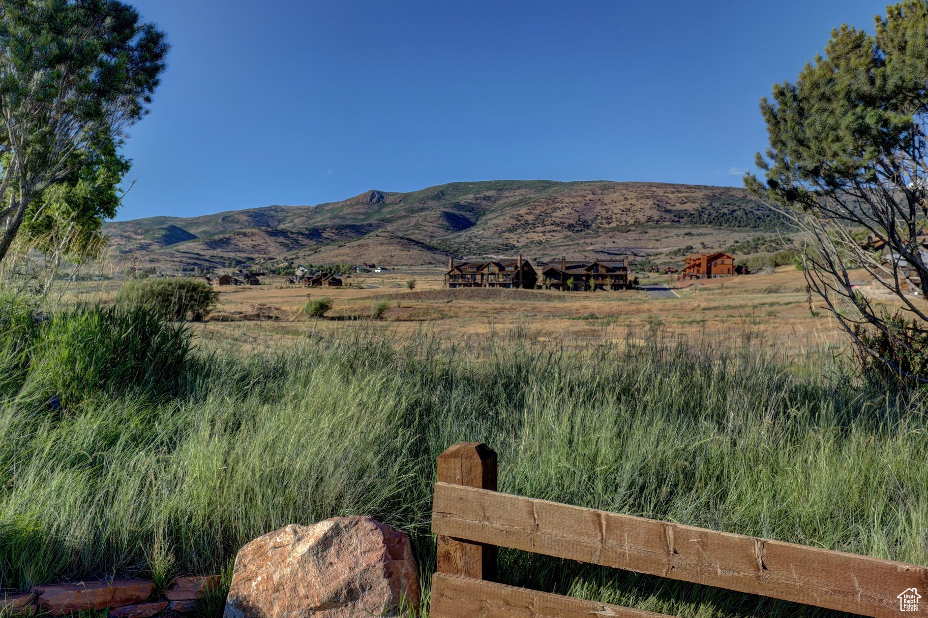 RED LEDGES - Land