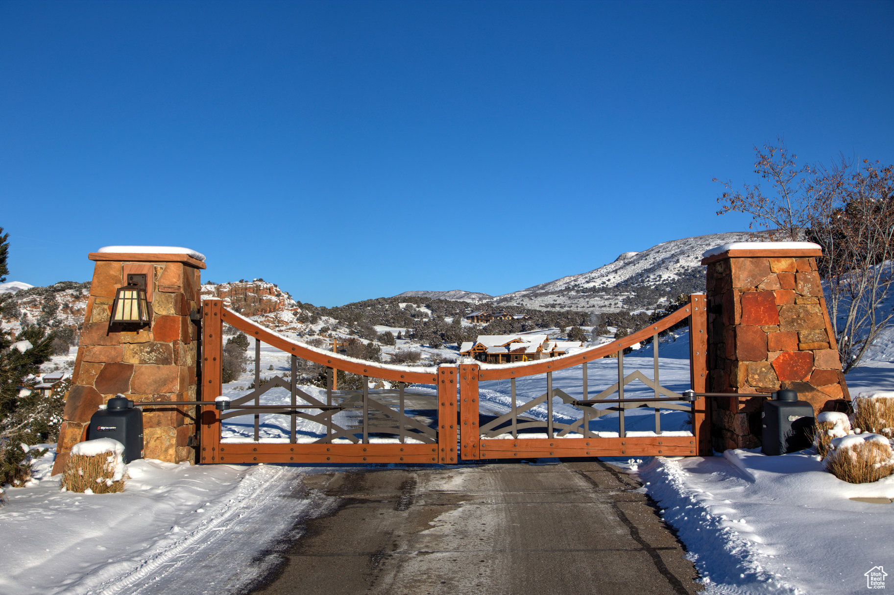 RED LEDGES - Land