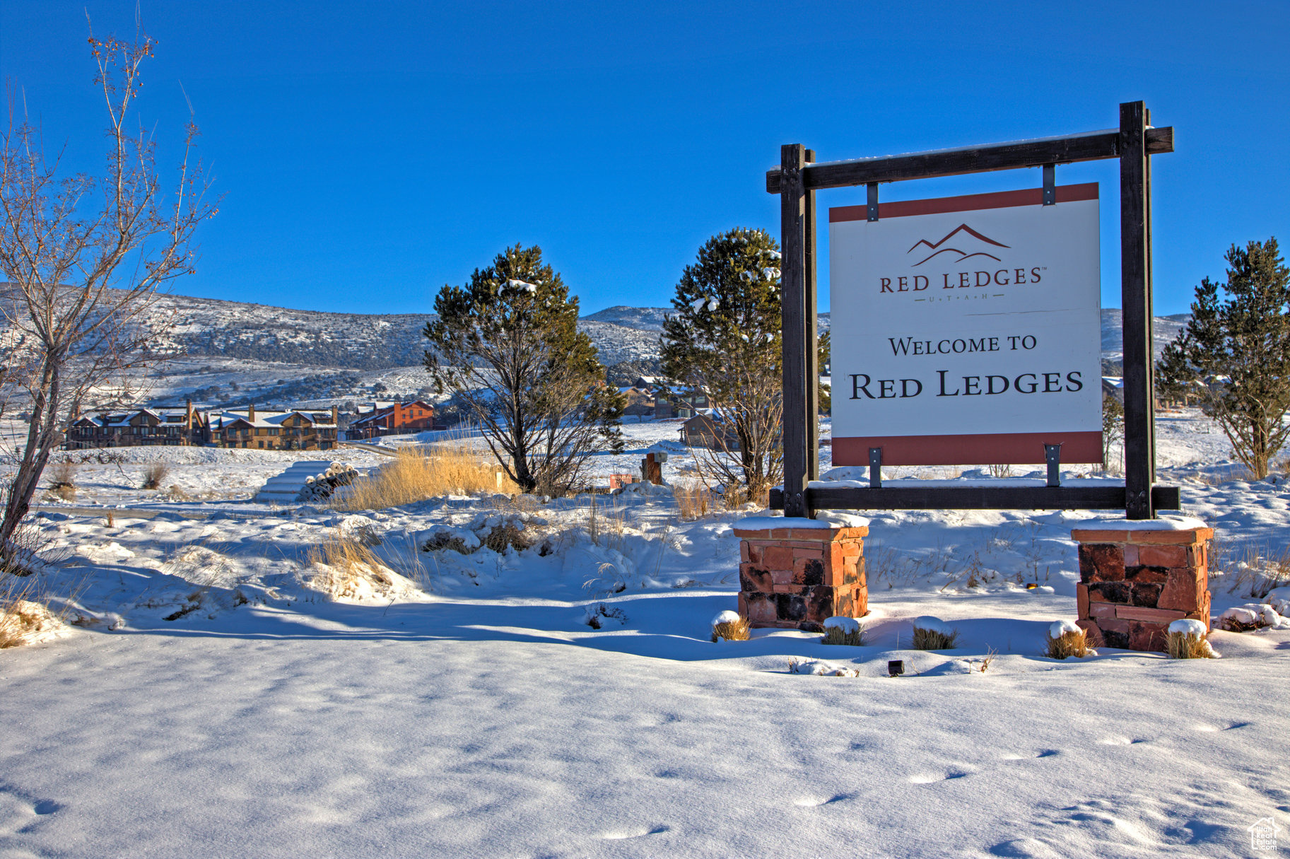 RED LEDGES - Land
