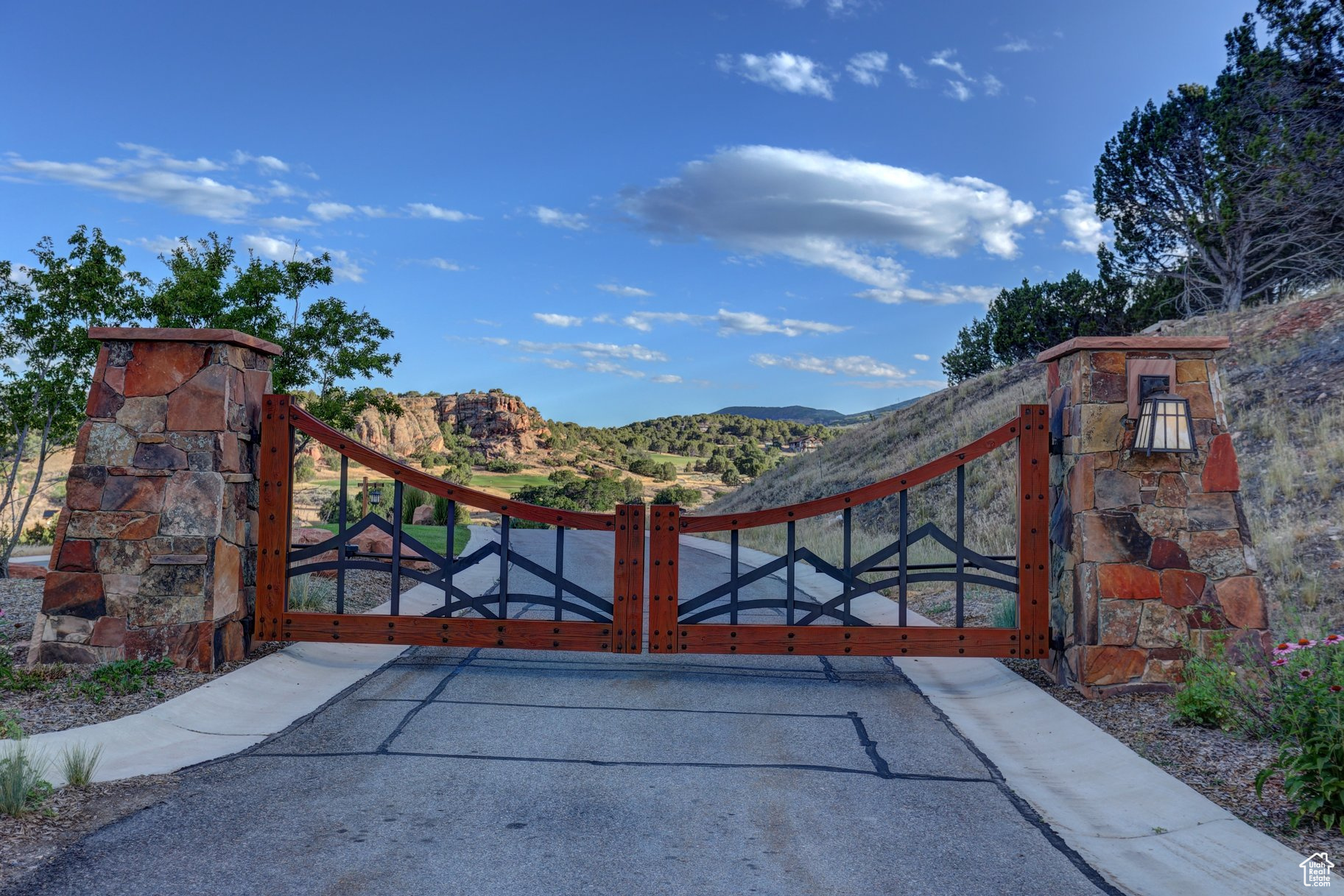 RED LEDGES - Land