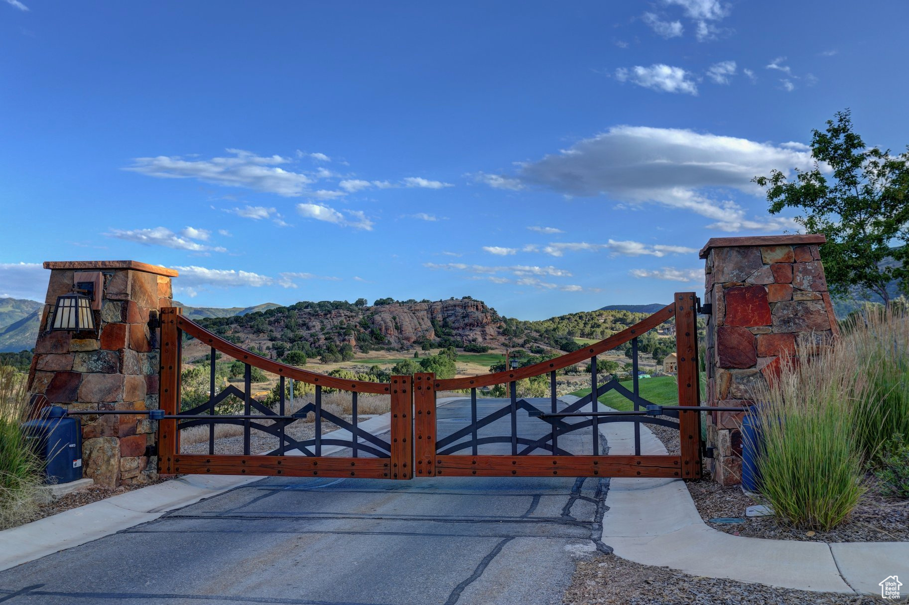 RED LEDGES - Land