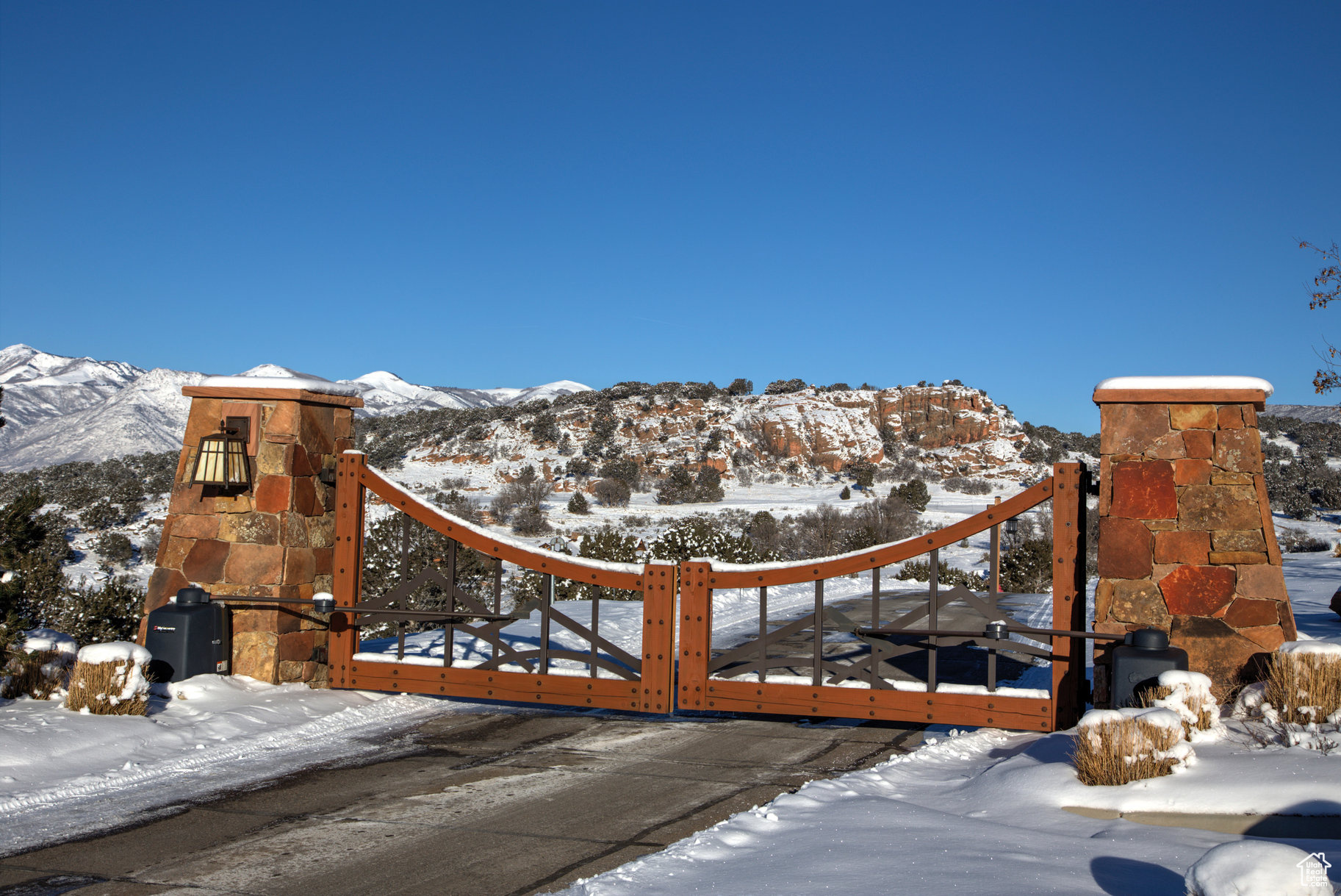RED LEDGES - Land