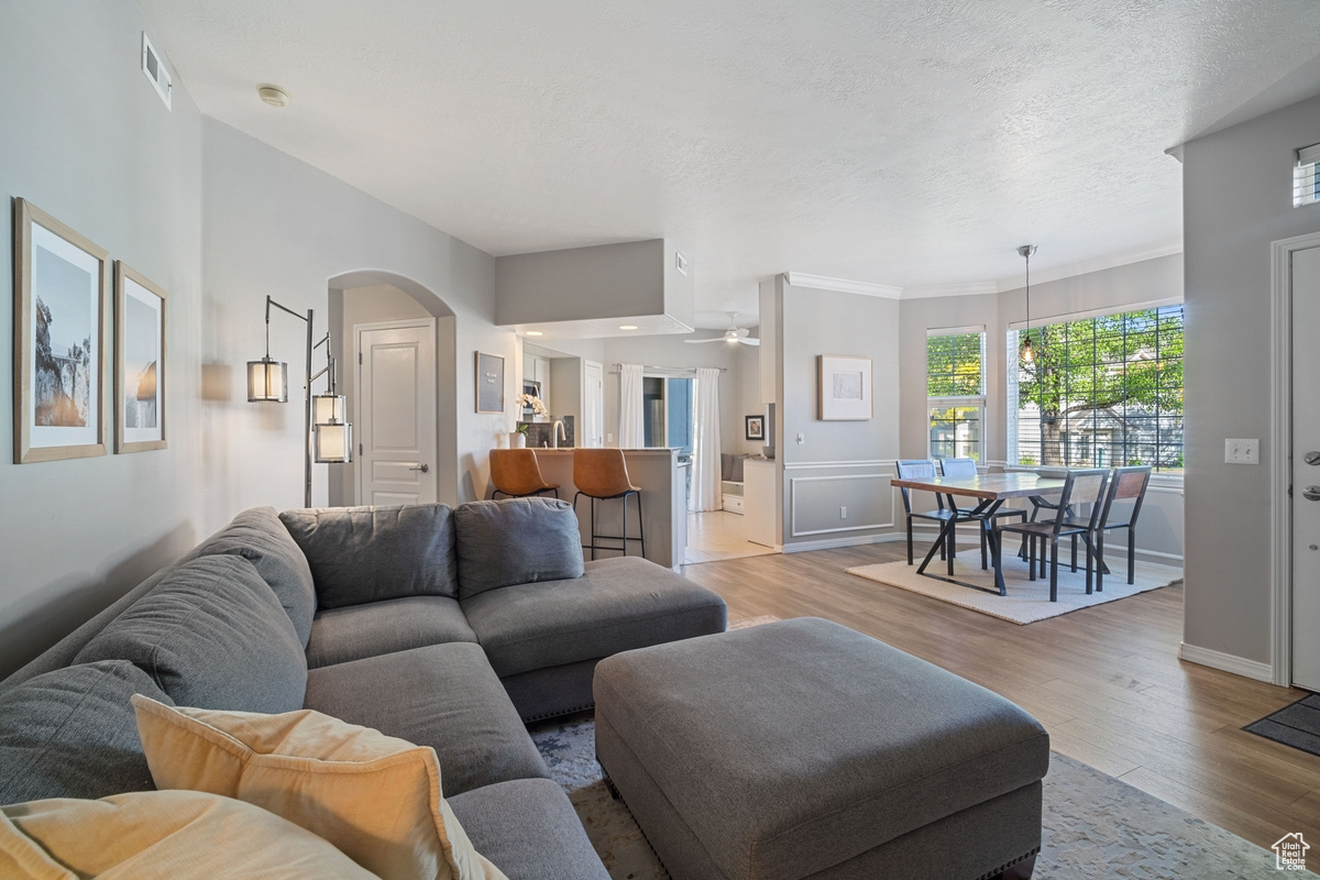 961 S Courtyard Ln, Centerville, Utah image 4