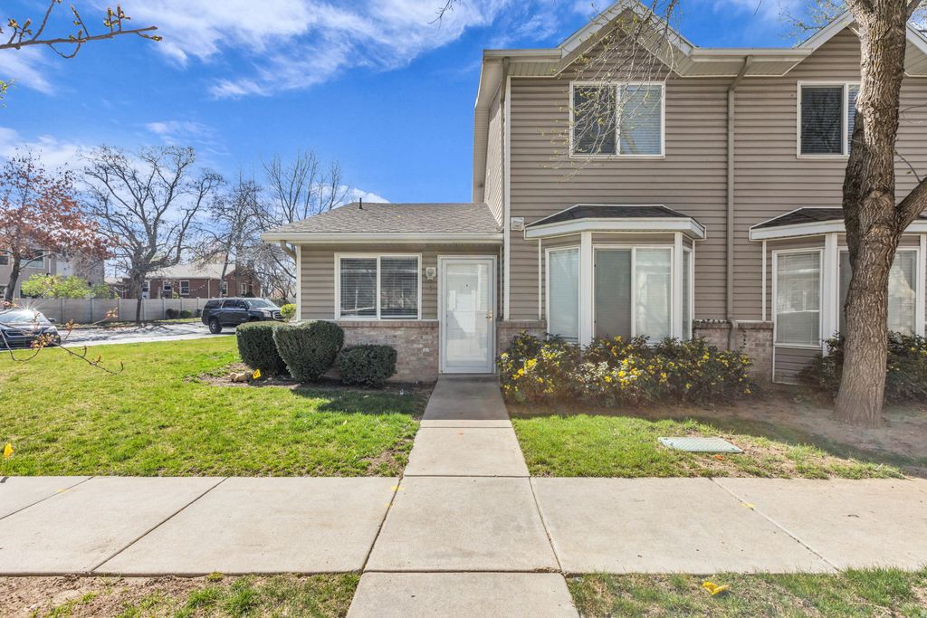 Photo of 6076 S LIBERTY OAKS CV #01, Murray, UT 84107 (MLS # 2146612)