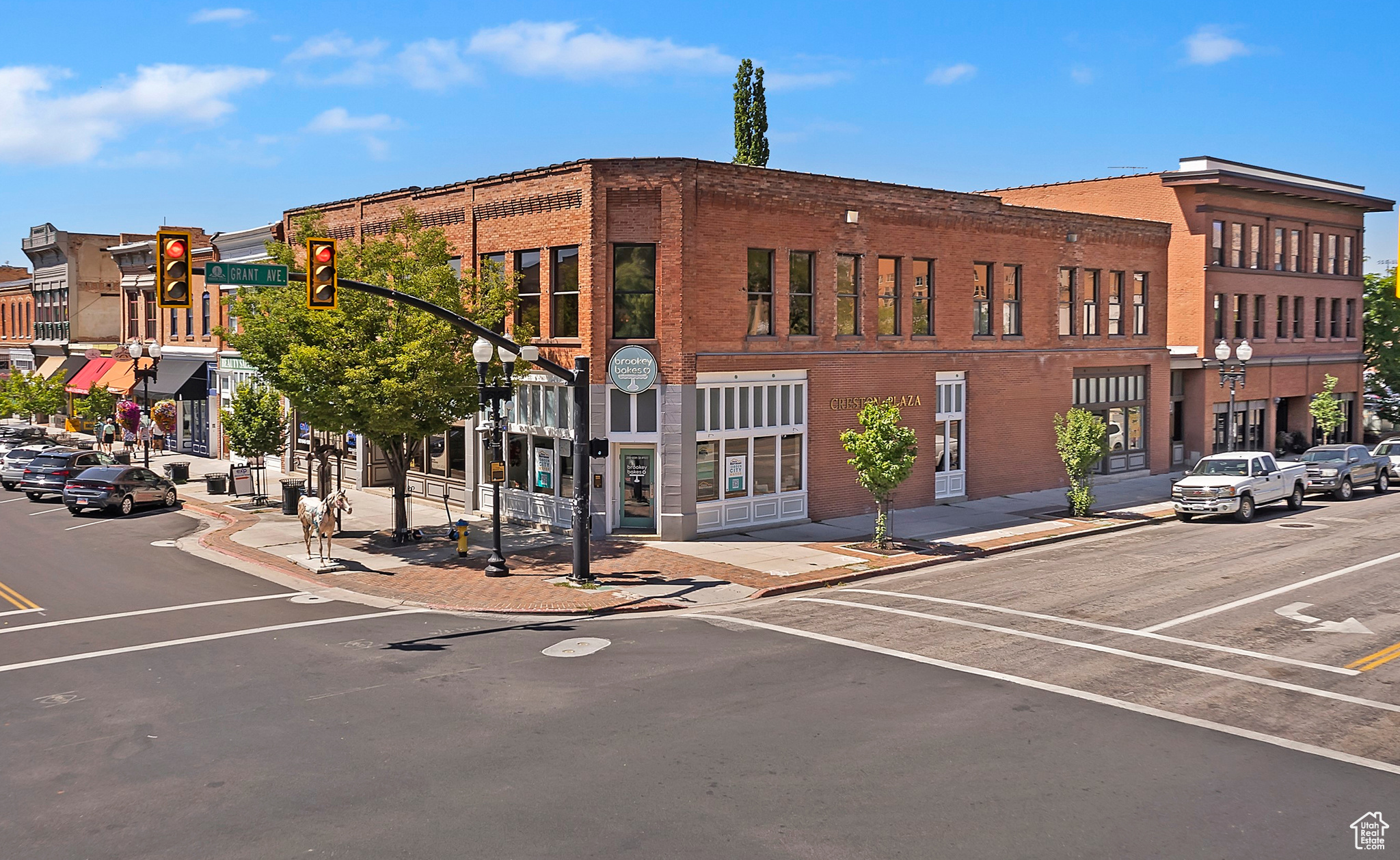 CRESTON PLAZA - Commercial Lease