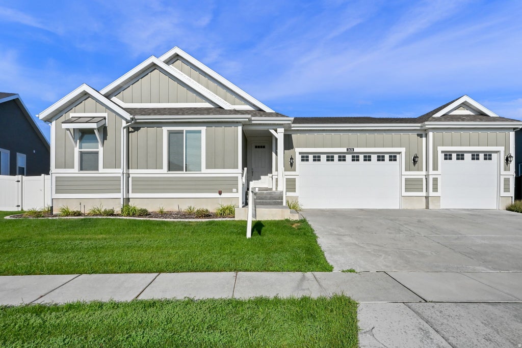 Photo of 2431 N HOODED CRANE CIR, Clinton, UT 84015 (MLS # 2175878)