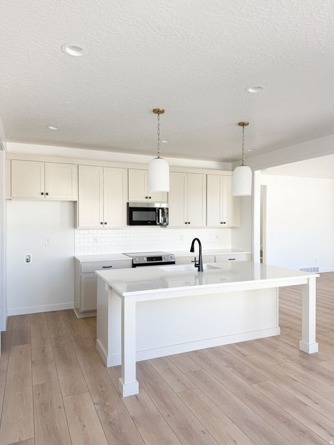 Tiny photo for 2919 E SERDAR LN #C24, Eagle Mountain, UT 84005 (MLS # 2121964)