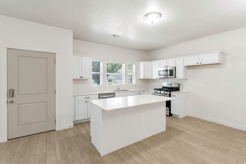Tiny photo for 3747 W DREXLER DR, Lehi, UT 84043 (MLS # 2161837)