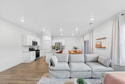 Tiny photo for 1448 S STAIRCASE WAY, Washington, UT 84780 (MLS # 2131633)