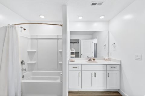 Tiny photo for 1448 S STAIRCASE WAY, Washington, UT 84780 (MLS # 2131633)