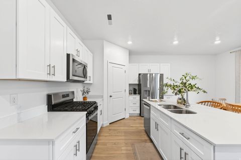 Tiny photo for 1448 S STAIRCASE WAY, Washington, UT 84780 (MLS # 2131633)