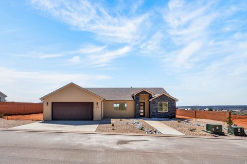 Photo of 1223 W KOKOPELLI ST, Hildale, UT 84784 (MLS # 2147094)