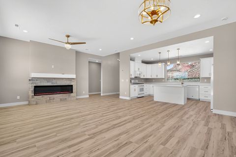 Tiny photo for 1223 W KOKOPELLI ST, Hildale, UT 84784 (MLS # 2147094)