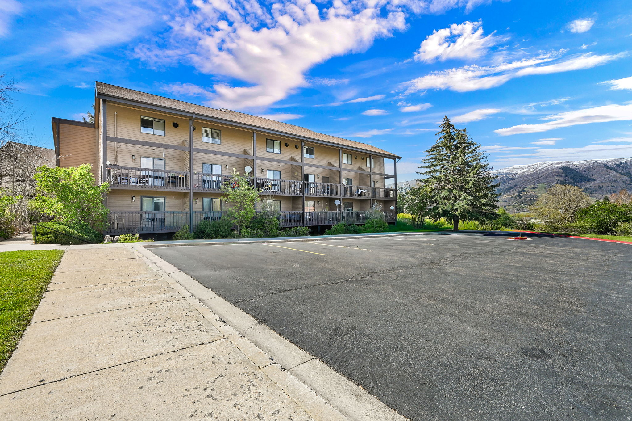 WOLF LODGE - Residential