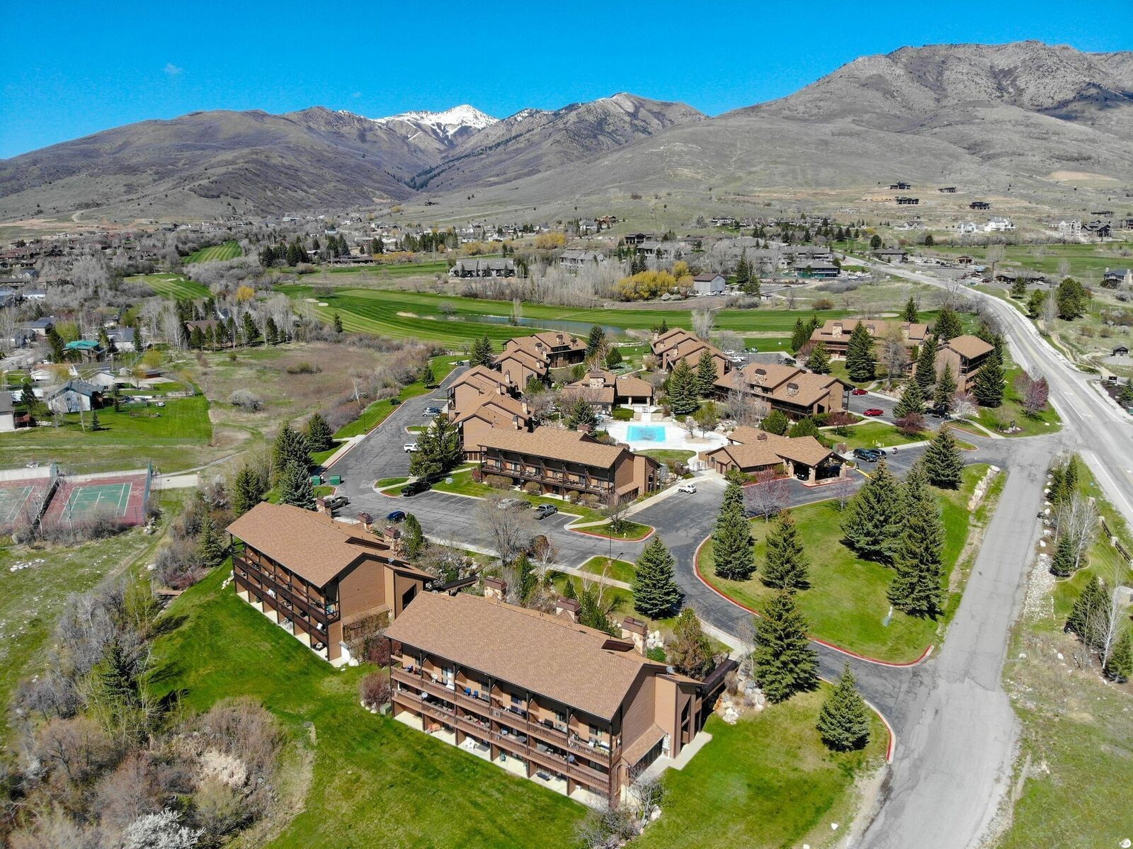 WOLF LODGE - Residential