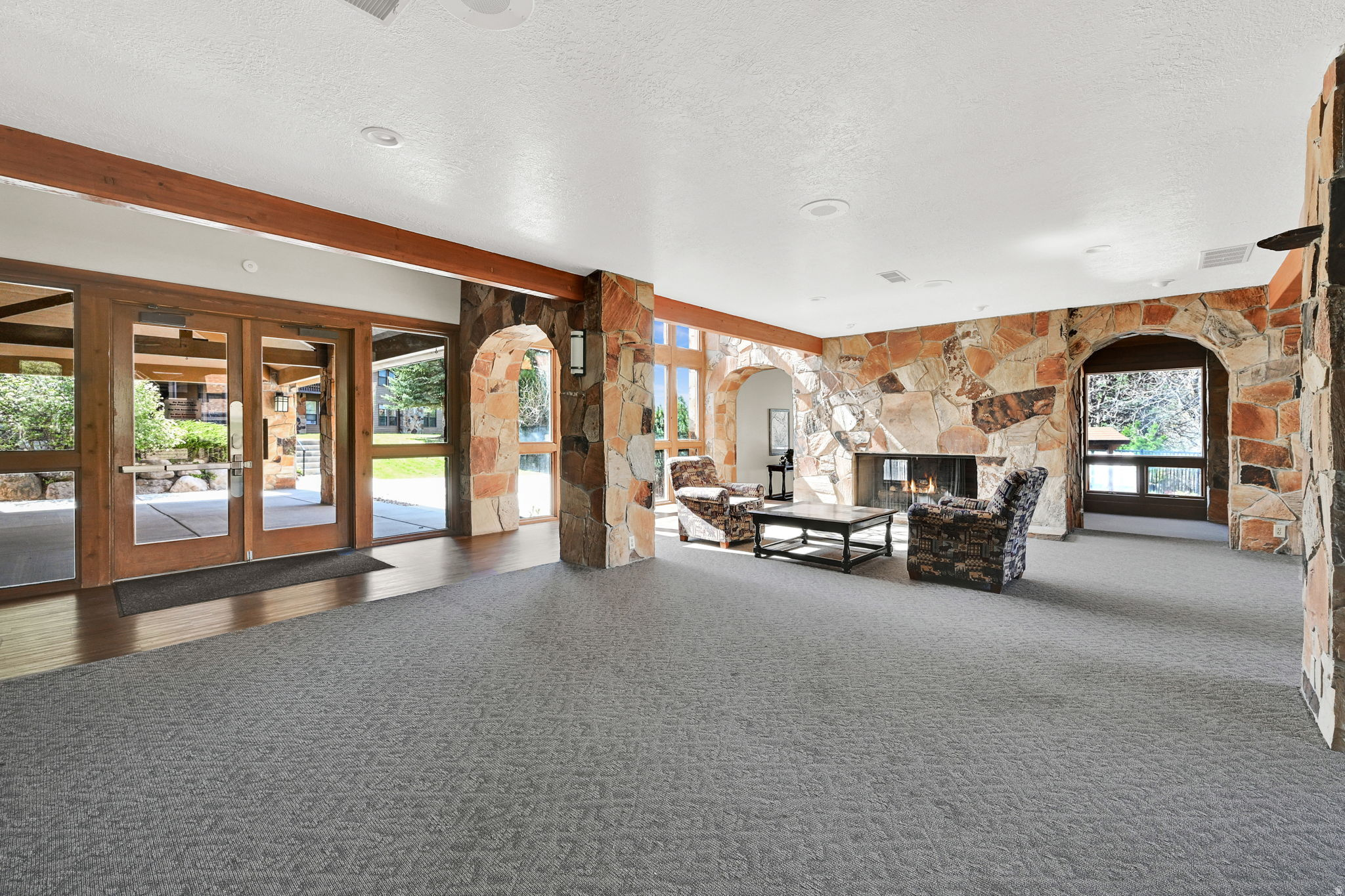 WOLF LODGE - Residential