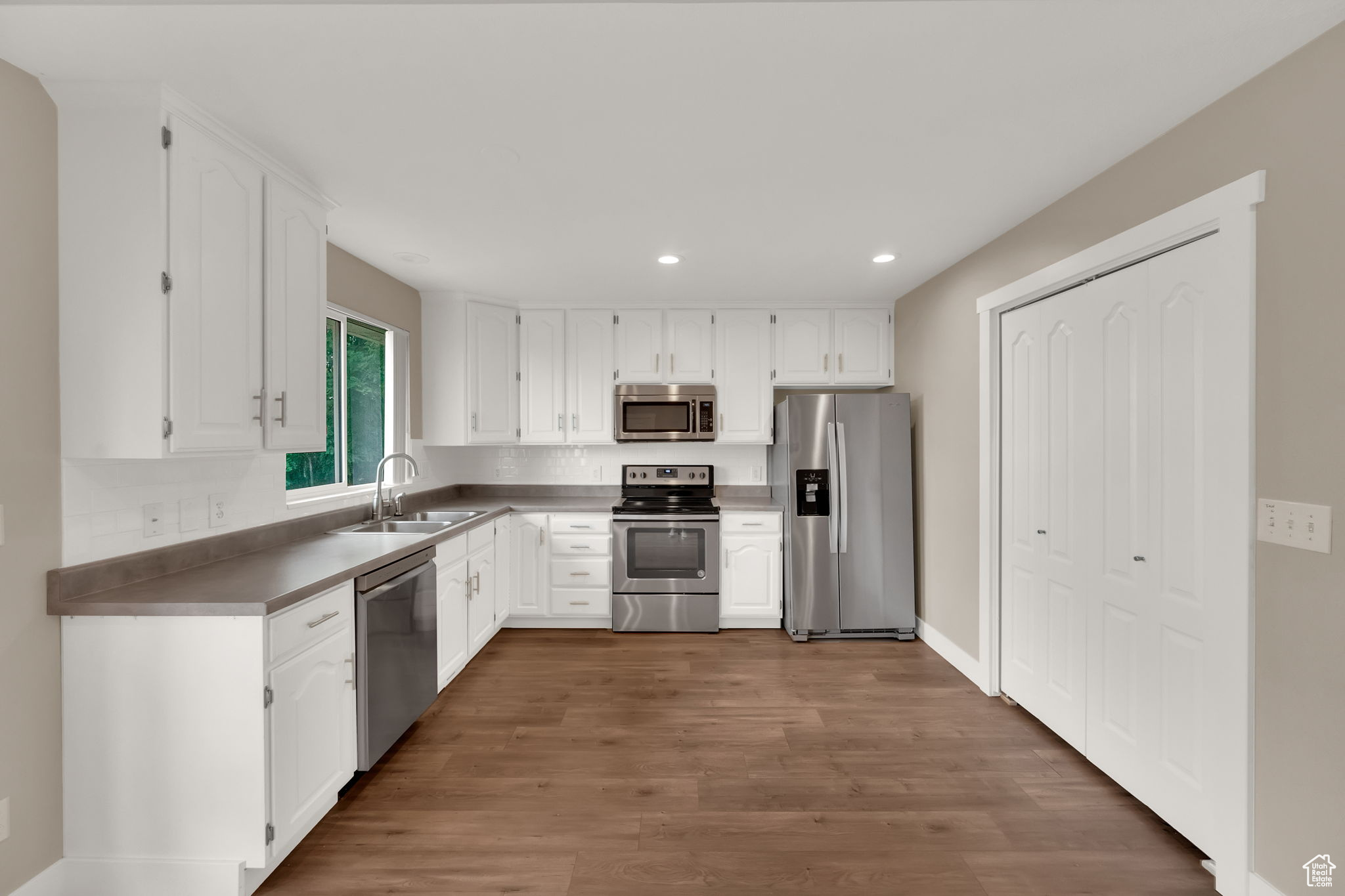 CEDAR COVE - Residential