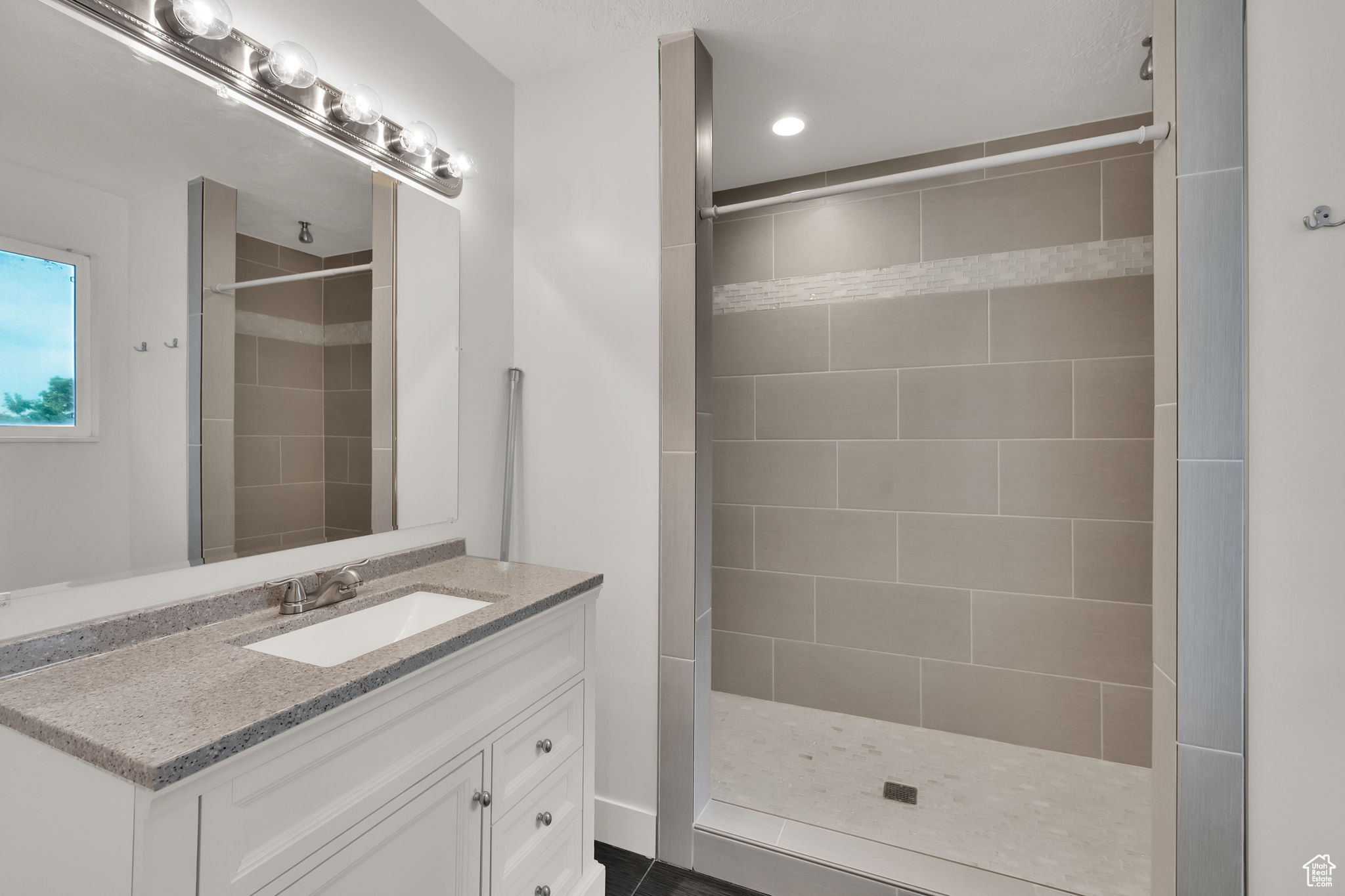 CEDAR COVE - Residential