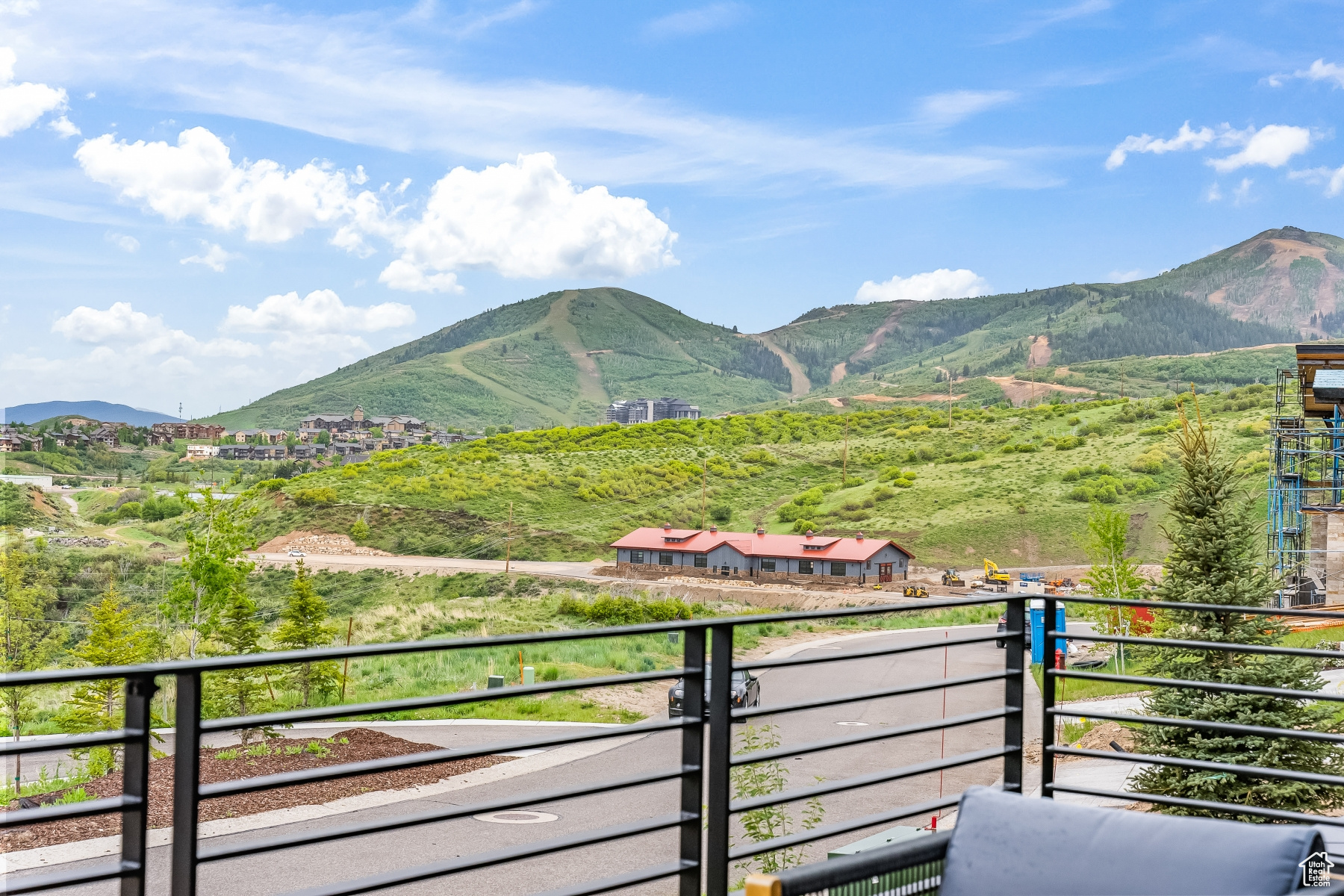 Heber City, Utah 84032, United States, 5 Bedrooms Bedrooms, ,4 BathroomsBathrooms,Residential,Pending,56070