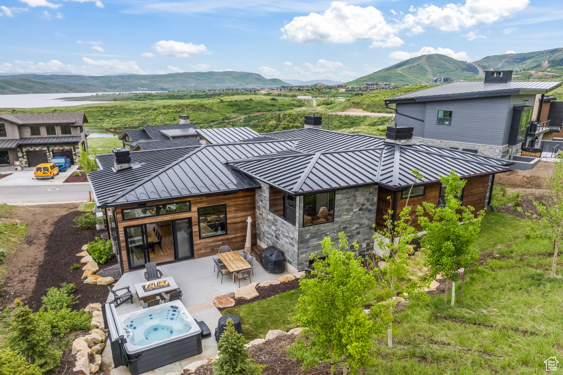 Heber City, Utah 84032, United States, 5 Bedrooms Bedrooms, ,4 BathroomsBathrooms,Residential,Pending,56070