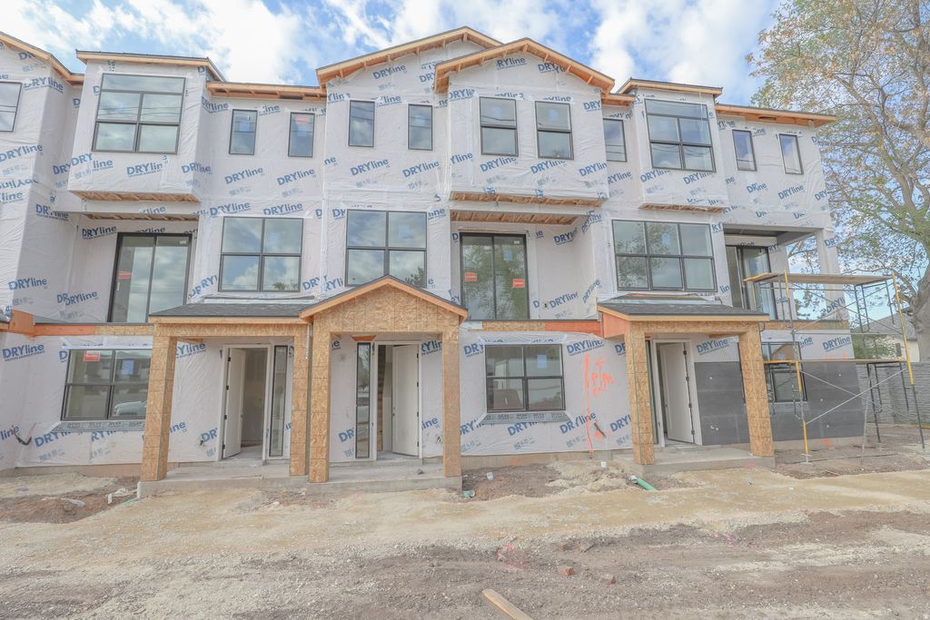 Photo of 948 E GRAPE IVY WAY S #101, Millcreek, UT 84106 (MLS # 2150988)