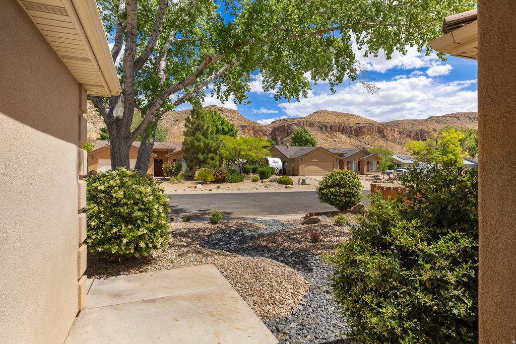 Photo of 623 N 100 E, La Verkin, UT 84745 (MLS # 2154403)