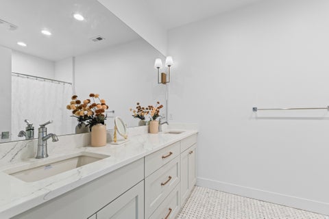 Tiny photo for 1623 S 200 E, Farmington, UT 84025 (MLS # 2163270)