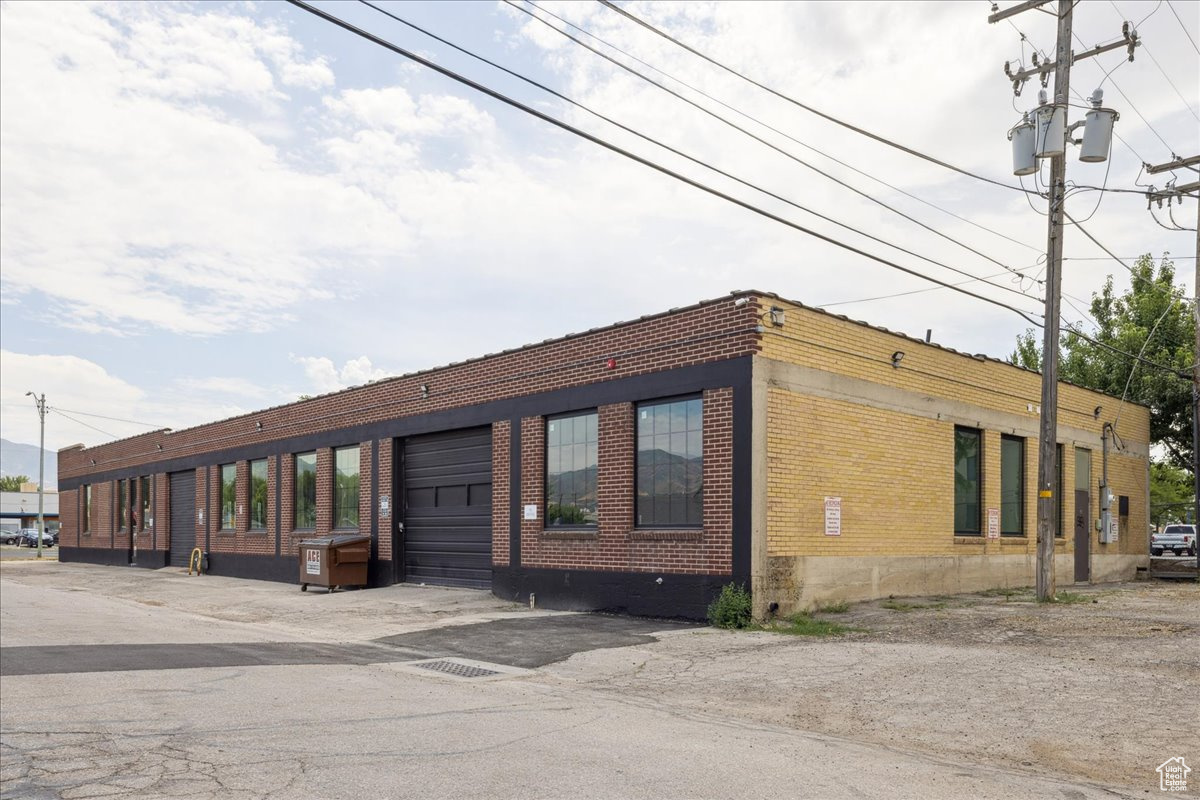 NORTH COLUMBIA - Commercial Sale