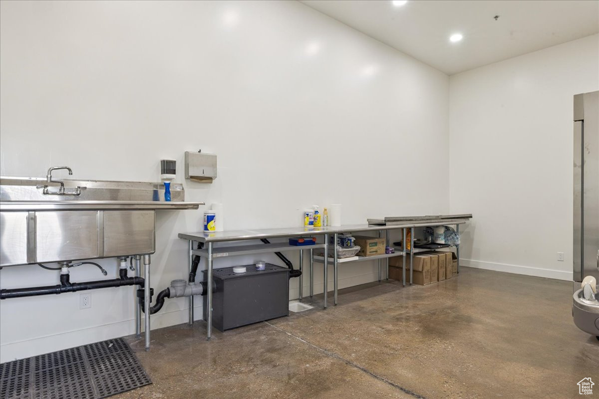 NORTH COLUMBIA - Commercial Sale