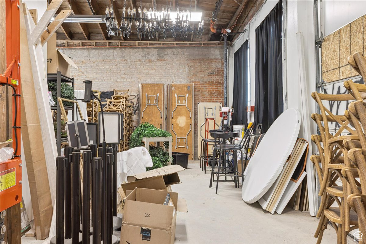NORTH COLUMBIA - Commercial Sale