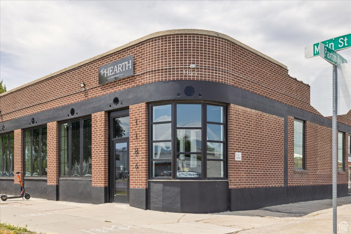 NORTH COLUMBIA - Commercial Sale