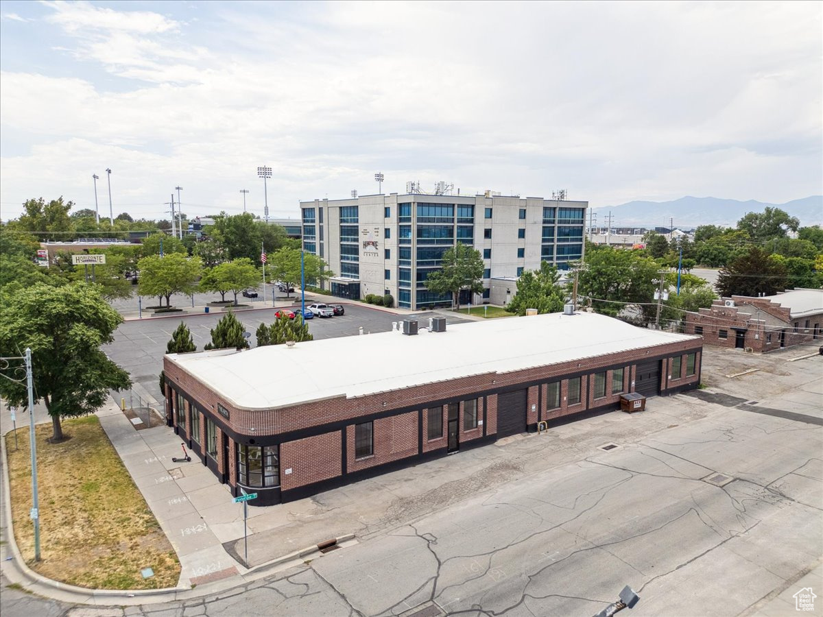 NORTH COLUMBIA - Commercial Sale