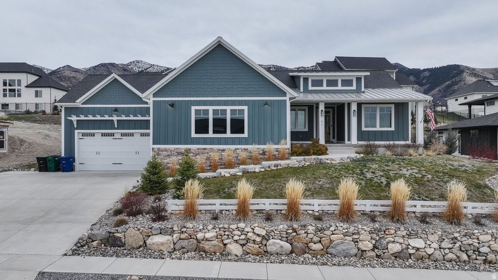 Photo of 86 S 950 E, Hyde Park, UT 84318 (MLS # 2128137)