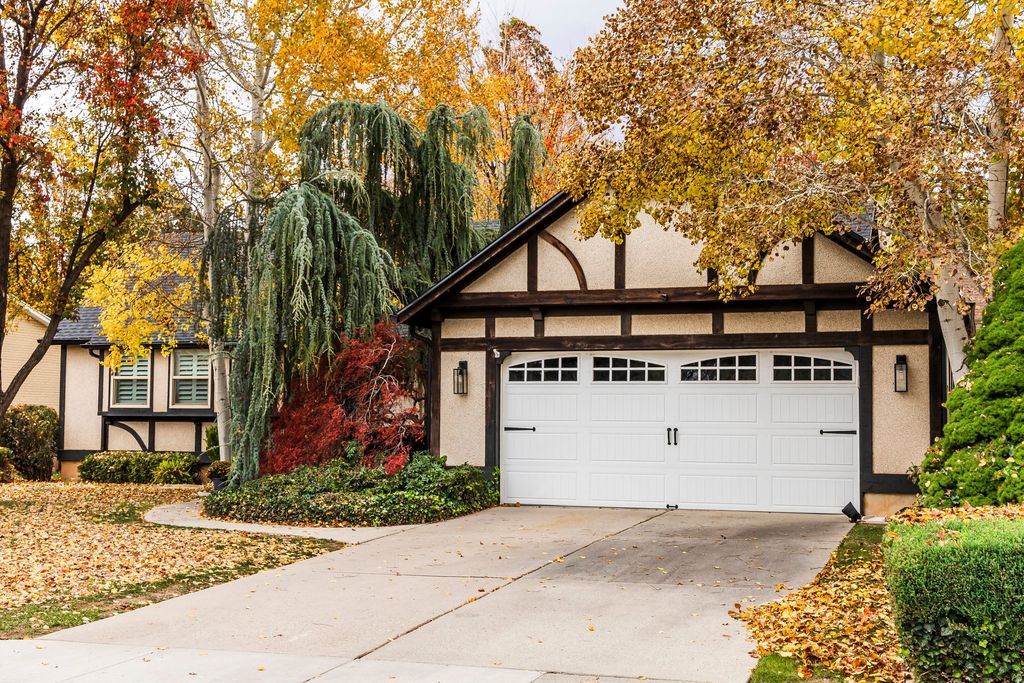 Photo of 6427 S RODEO LN E, Salt Lake City, UT 84121 (MLS # 2110884)