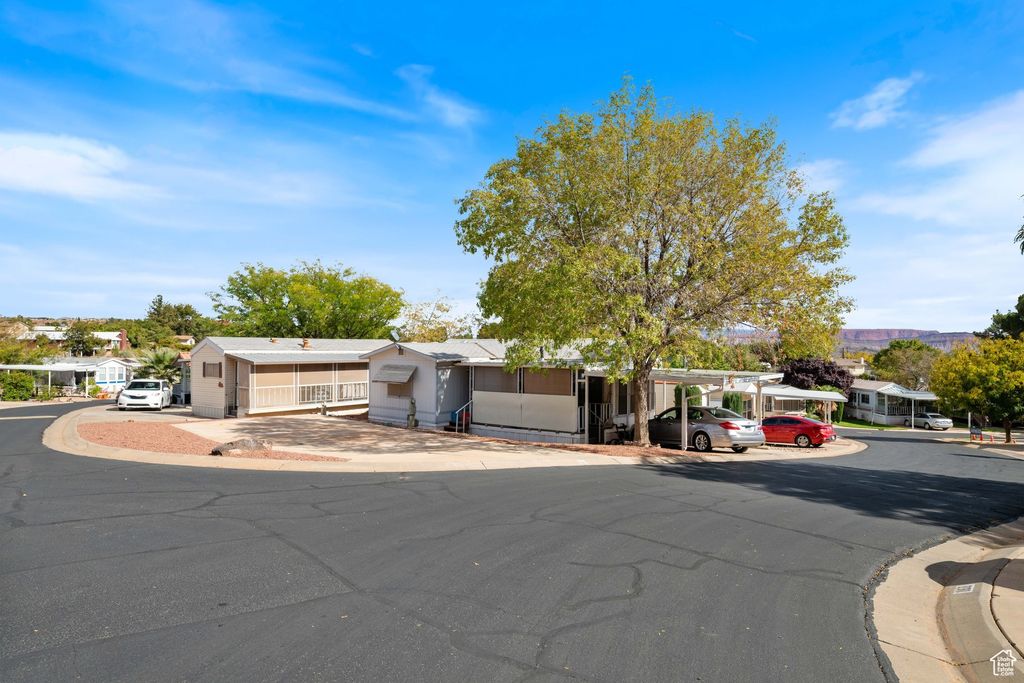 Photo of 840 N TWIN LAKES DR, Saint George, UT 84790 (MLS # 2119809)