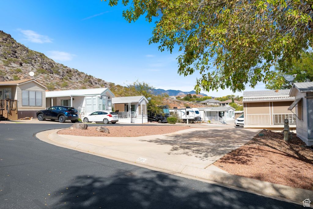 Photo of 840 N TWIN LAKES DR, Saint George, UT 84790 (MLS # 2119809)