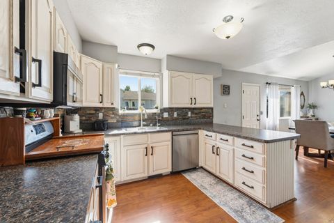 Tiny photo for 964 N 575 W, Clinton, UT 84015 (MLS # 2156383)