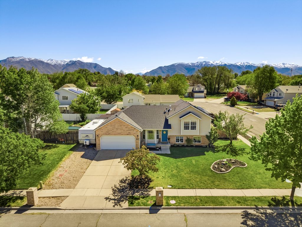Photo of 964 N 575 W, Clinton, UT 84015 (MLS # 2156383)