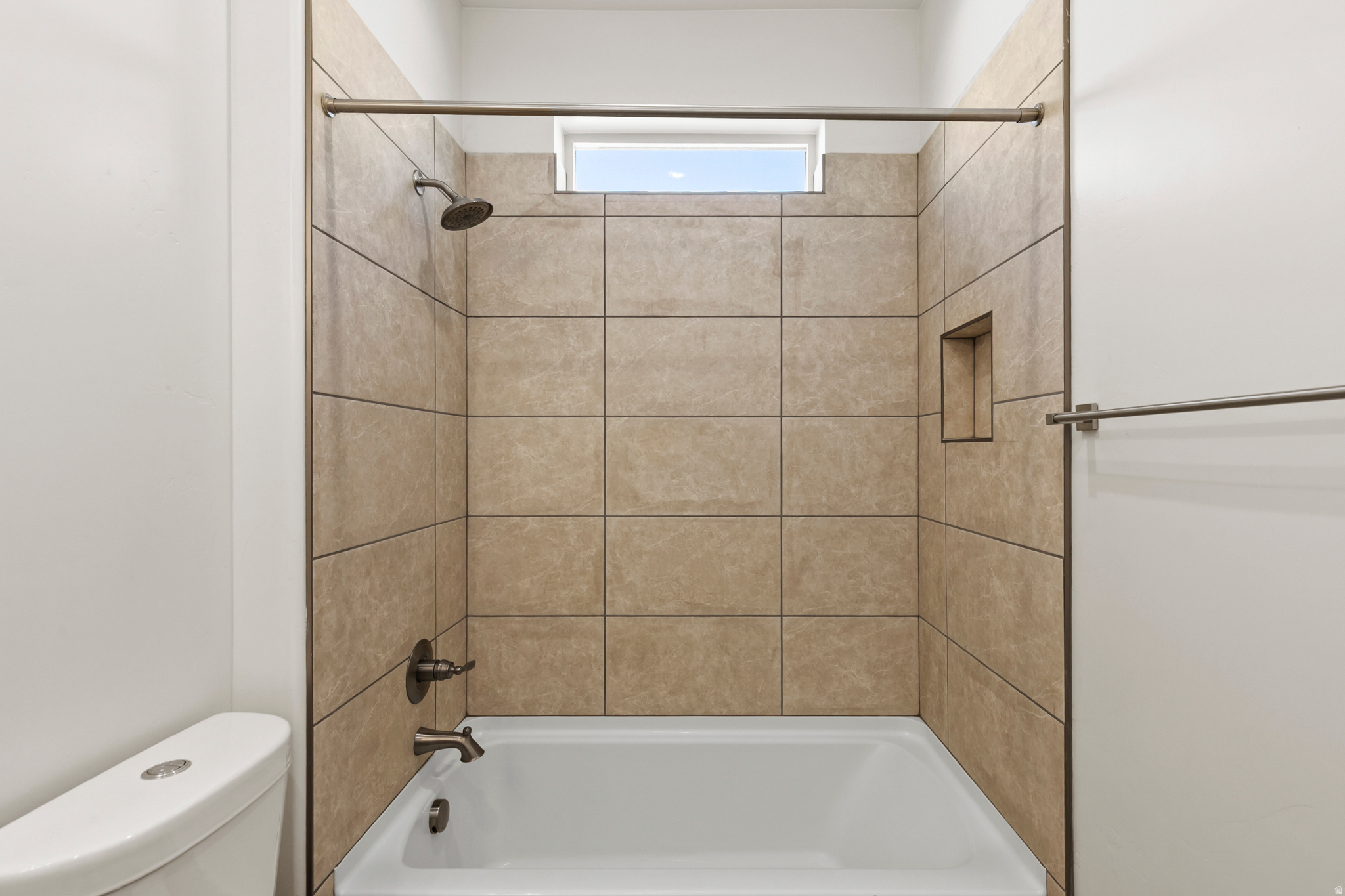 CECITA CREST AT DIVARIO PH 1 - Residential