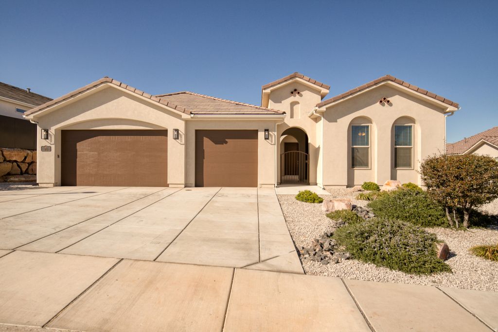 Photo of 476 S CECITA WAY, Saint George, UT 84770 (MLS # 2148226)