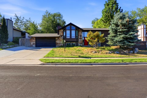 Photo of 1622 E 9350 S, Sandy, UT 84093 (MLS # 2185627)