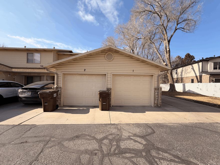 Great value 2 bed 1 bath condo in Ogden. Updated flooring in living room, kitchen and bedrooms.