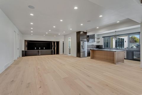 Tiny photo for 10939 S VIA ENCANTADA WAY, South Jordan, UT 84095 (MLS # 2141560)