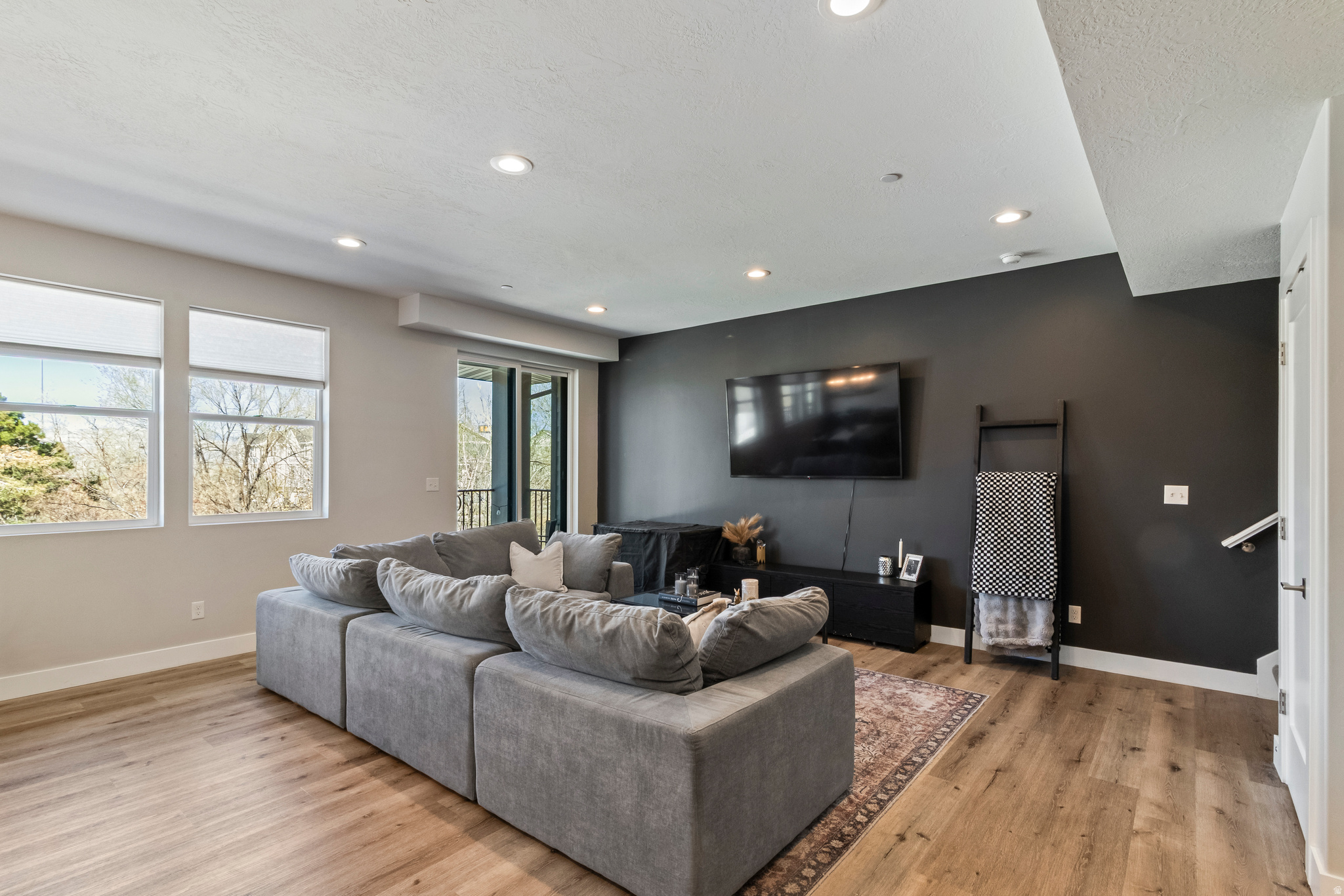 CREEKSIDE - Residential