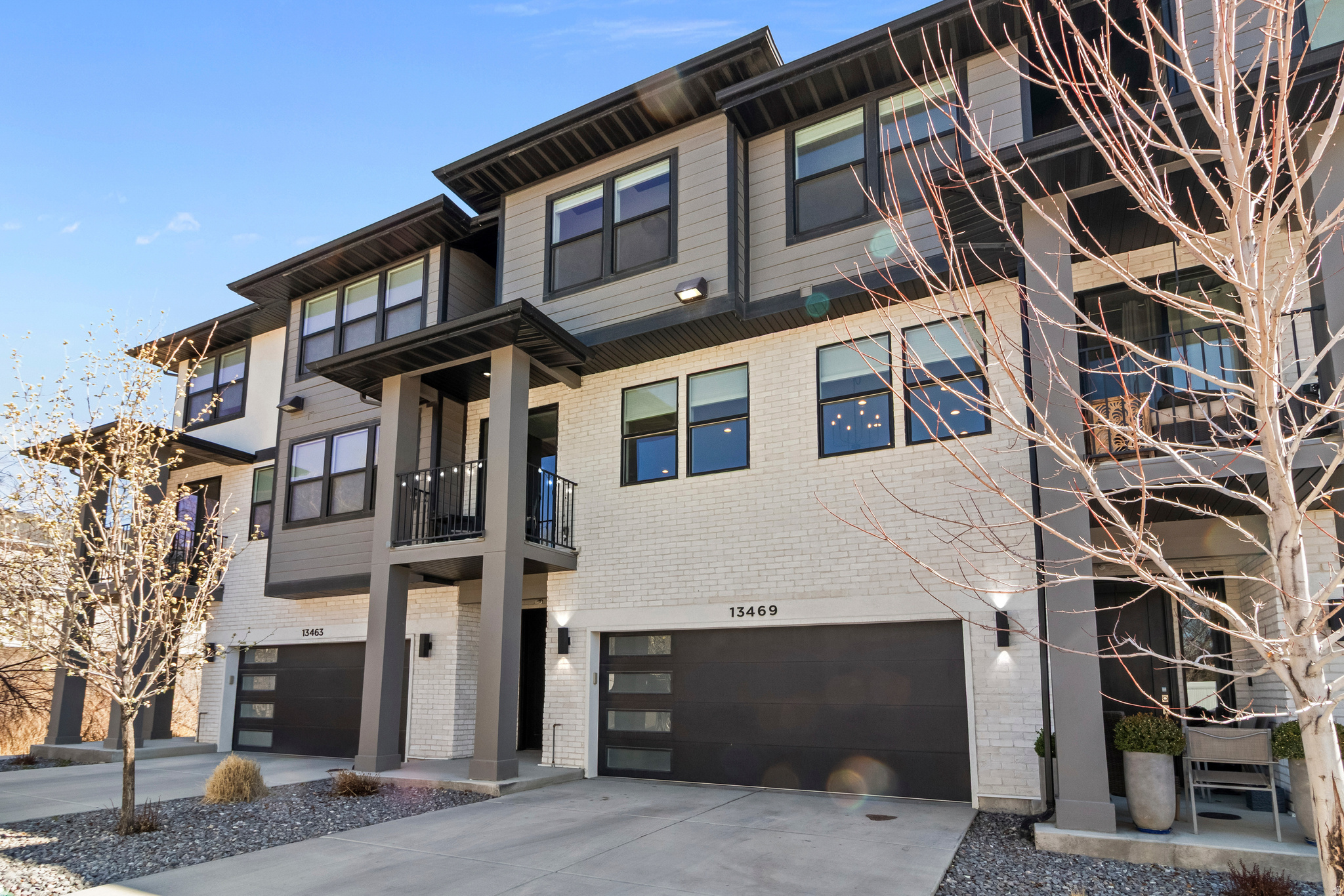 CREEKSIDE - Residential