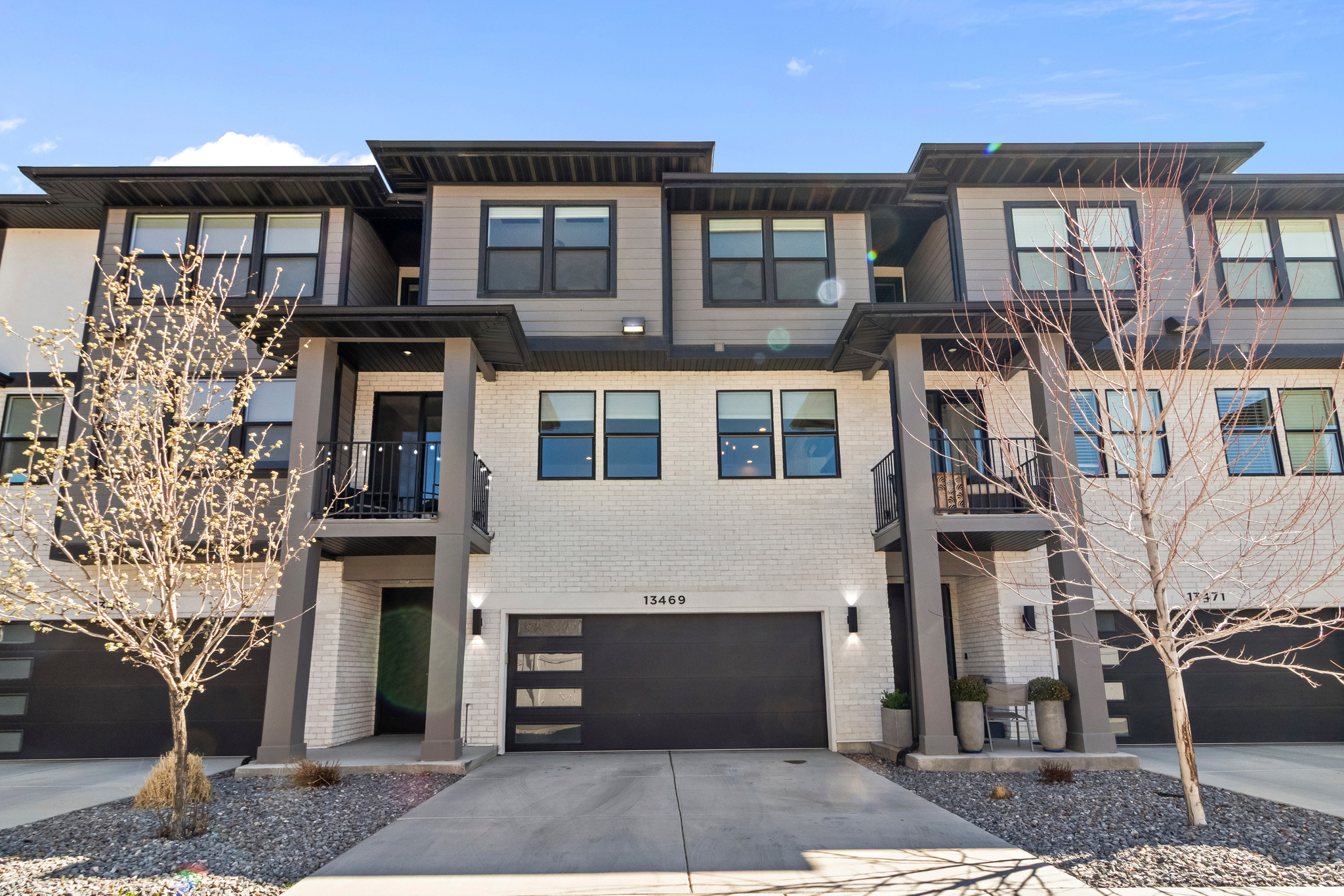 CREEKSIDE - Residential